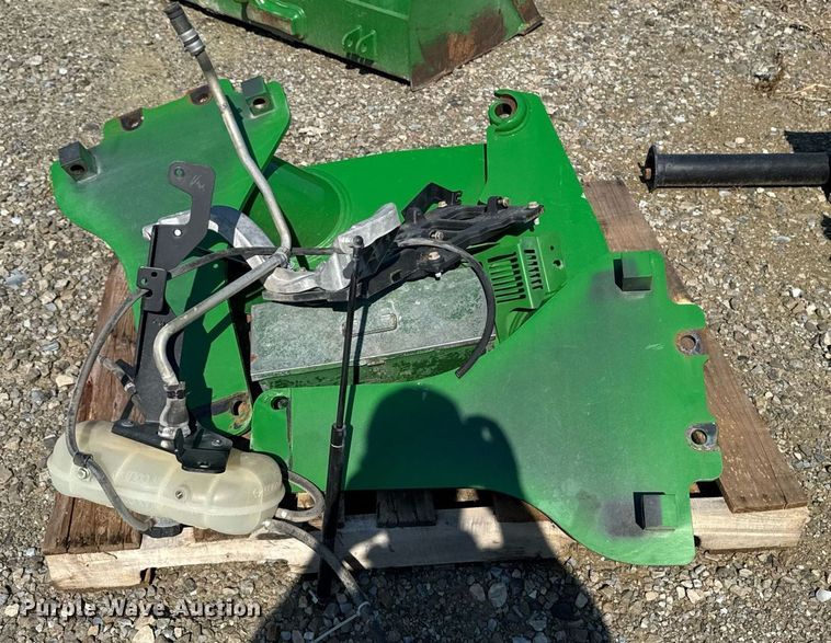 image for item ED1474 2014 John Deere 5100E MFWD tractor