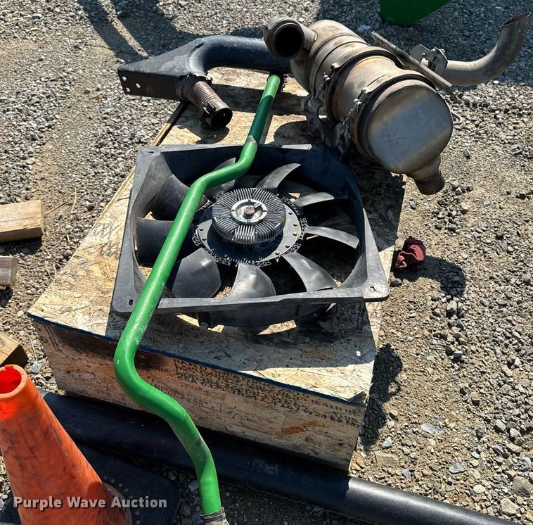 image for item ED1474 2014 John Deere 5100E MFWD tractor