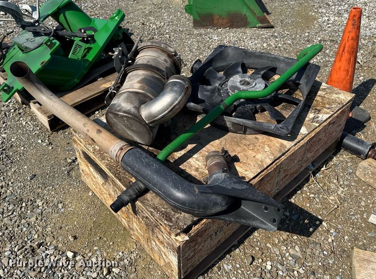 image for item ED1474 2014 John Deere 5100E MFWD tractor