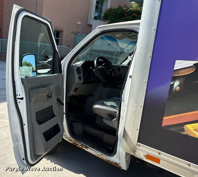 image for item ED4401 2010 Rockport Ford E350 box truck