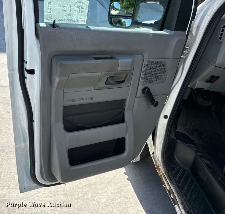 image for item ED4401 2010 Rockport Ford E350 box truck