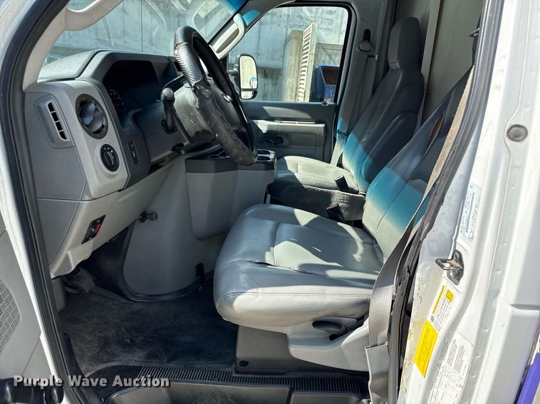 image for item ED4401 2010 Rockport Ford E350 box truck