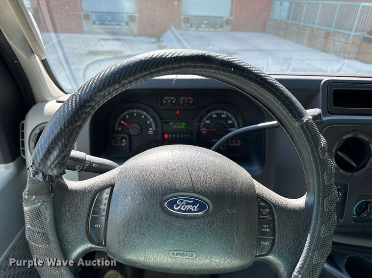 image for item ED4401 2010 Rockport Ford E350 box truck