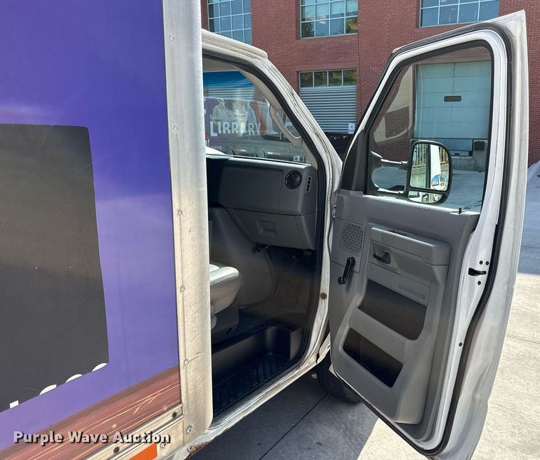 image for item ED4401 2010 Rockport Ford E350 box truck