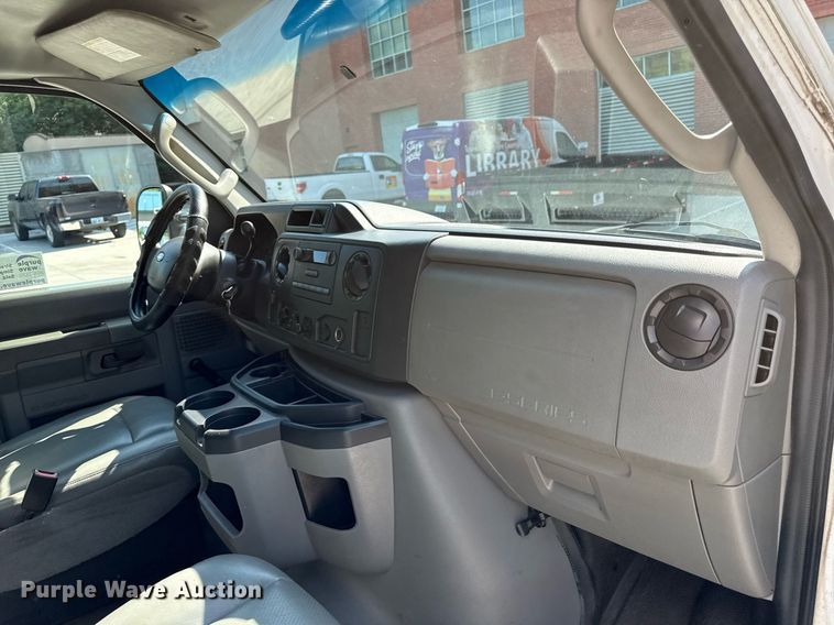 image for item ED4401 2010 Rockport Ford E350 box truck