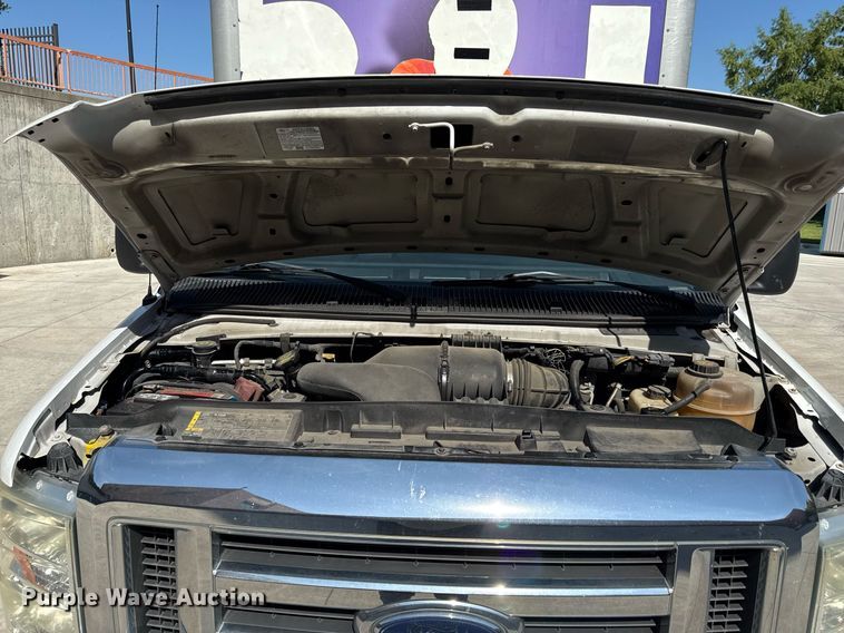 image for item ED4401 2010 Rockport Ford E350 box truck