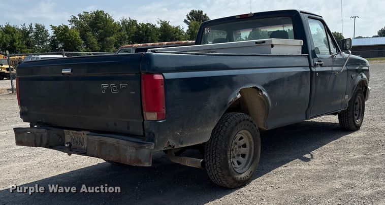 image for item ED4428 1994 Ford F150 pickup truck