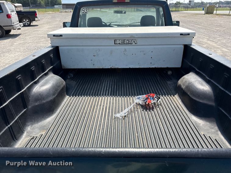 image for item ED4428 1994 Ford F150 pickup truck