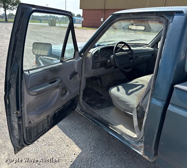 image for item ED4428 1994 Ford F150 pickup truck