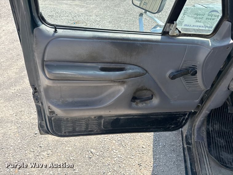 image for item ED4428 1994 Ford F150 pickup truck