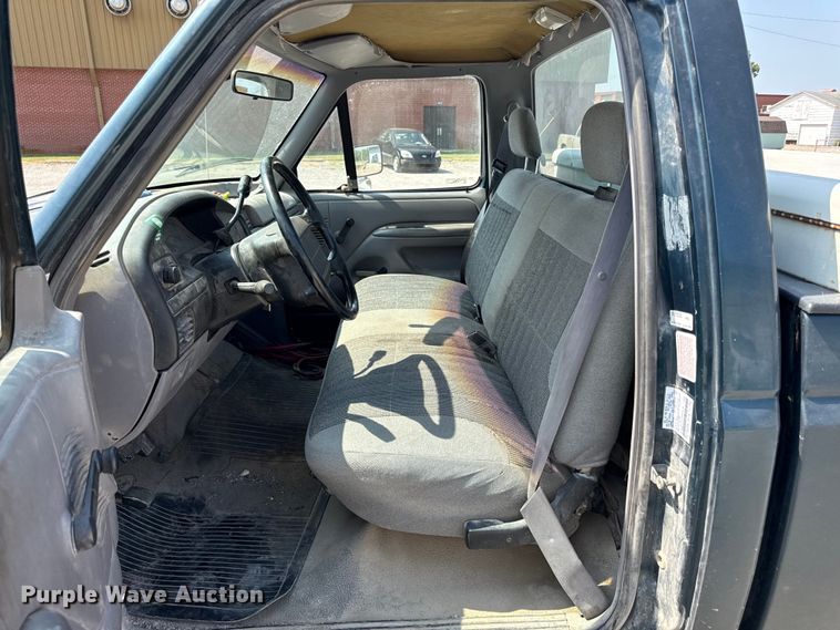 image for item ED4428 1994 Ford F150 pickup truck