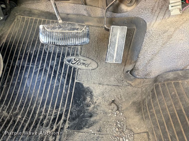 image for item ED4428 1994 Ford F150 pickup truck