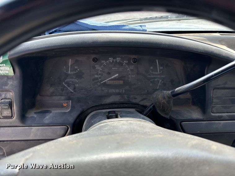 image for item ED4428 1994 Ford F150 pickup truck