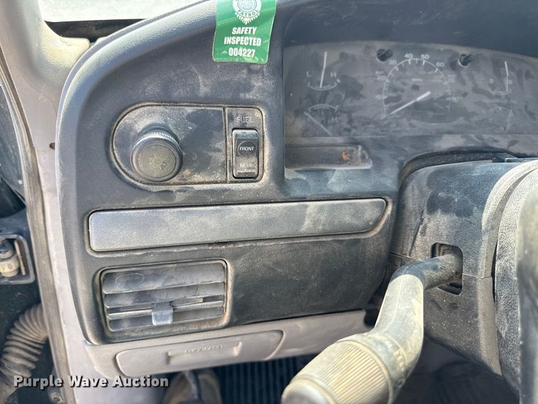 image for item ED4428 1994 Ford F150 pickup truck