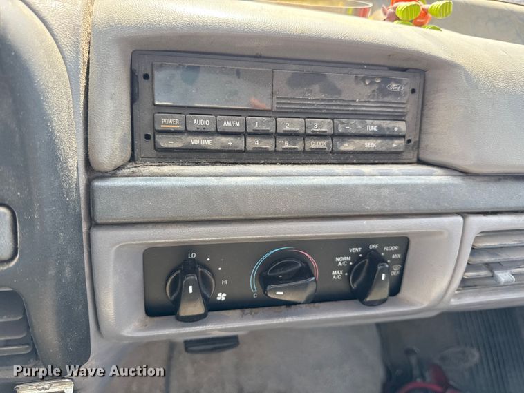 image for item ED4428 1994 Ford F150 pickup truck