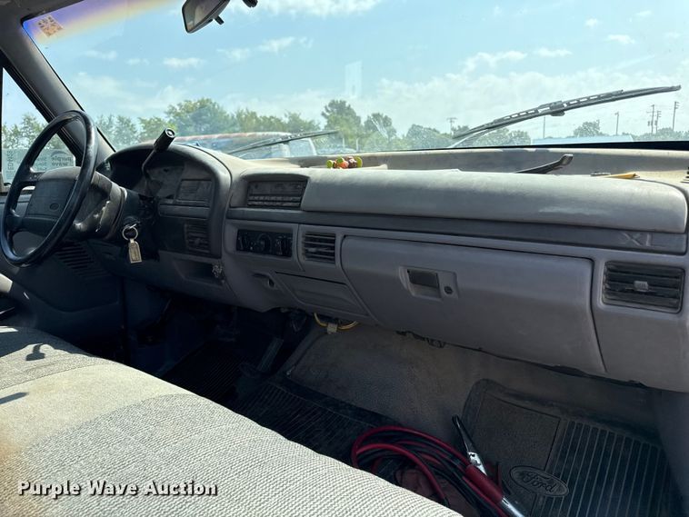 image for item ED4428 1994 Ford F150 pickup truck