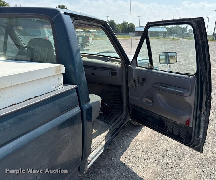 image for item ED4428 1994 Ford F150 pickup truck