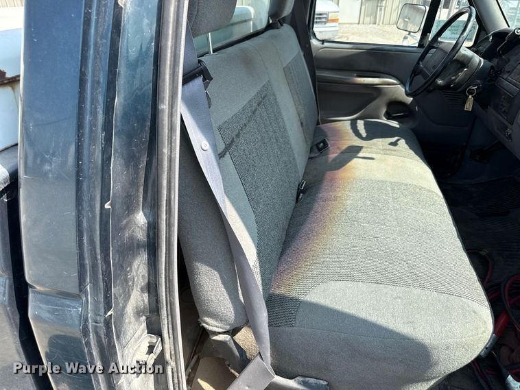 image for item ED4428 1994 Ford F150 pickup truck