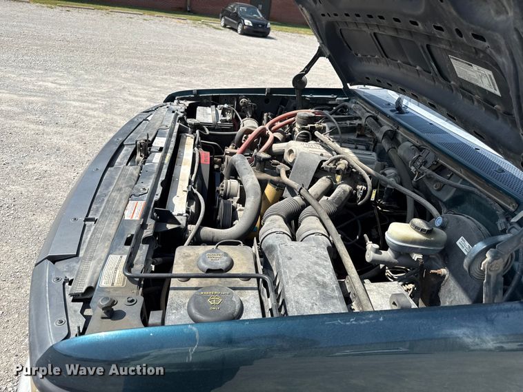 image for item ED4428 1994 Ford F150 pickup truck