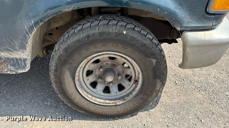 image for item ED4428 1994 Ford F150 pickup truck