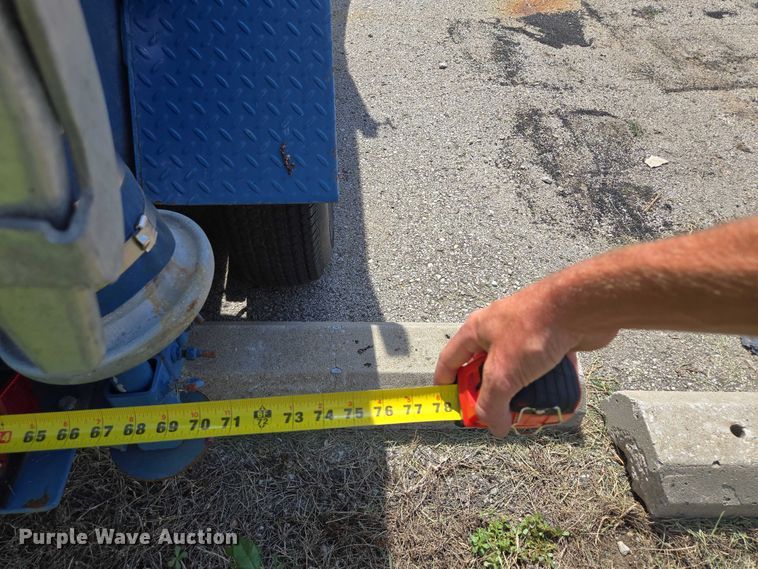 image for item EF1729 2005 Thompson pump trailer