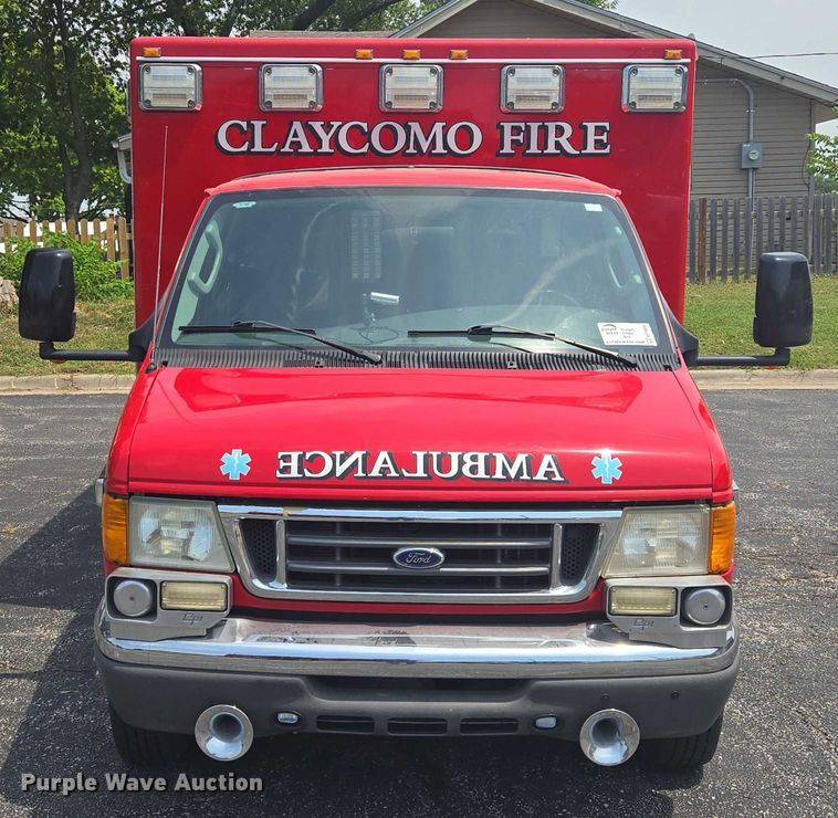 image for item EF1855 2006 Ford E450  ambulance