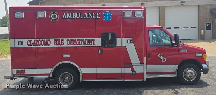 image for item EF1855 2006 Ford E450  ambulance