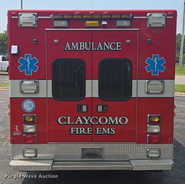 image for item EF1855 2006 Ford E450  ambulance