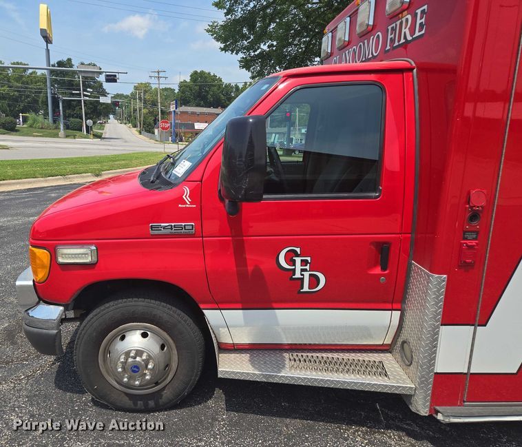 image for item EF1855 2006 Ford E450  ambulance