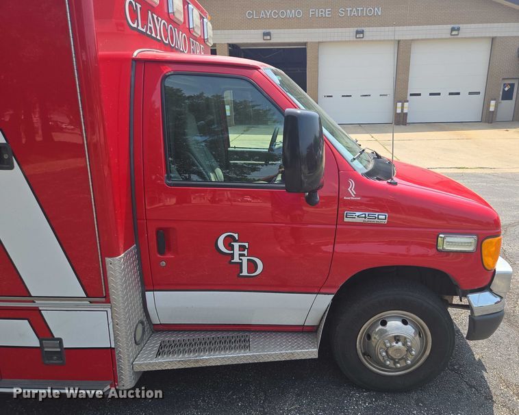 image for item EF1855 2006 Ford E450  ambulance