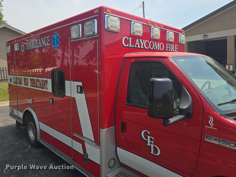 image for item EF1855 2006 Ford E450  ambulance