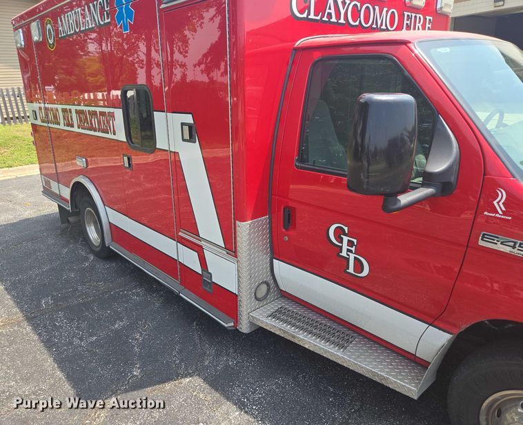 image for item EF1855 2006 Ford E450  ambulance