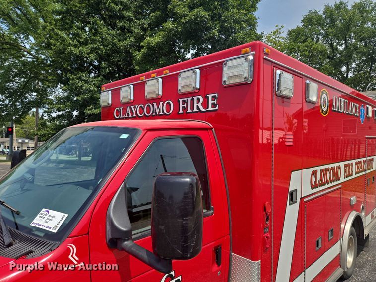 image for item EF1855 2006 Ford E450  ambulance