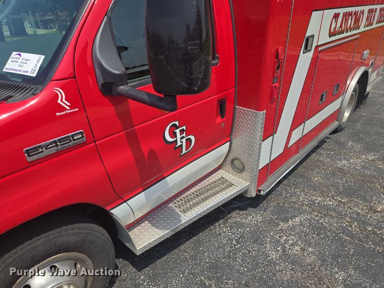 image for item EF1855 2006 Ford E450  ambulance