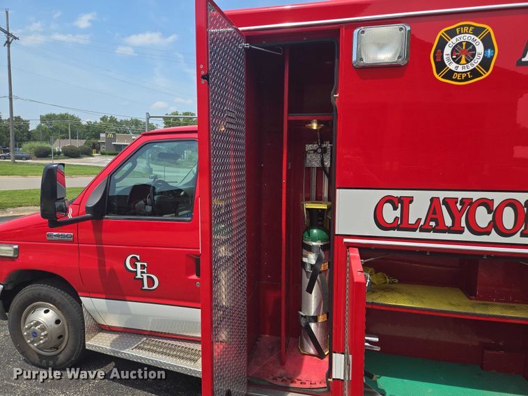 image for item EF1855 2006 Ford E450  ambulance