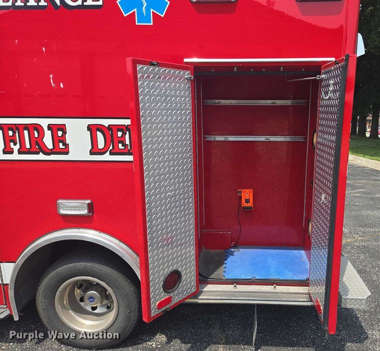 image for item EF1855 2006 Ford E450  ambulance