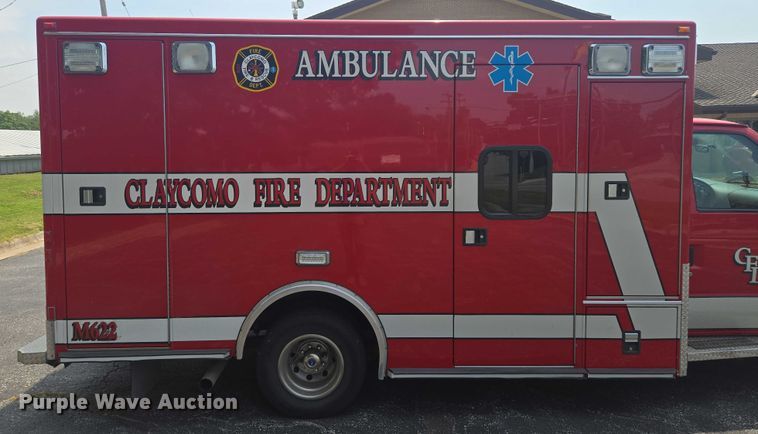 image for item EF1855 2006 Ford E450  ambulance