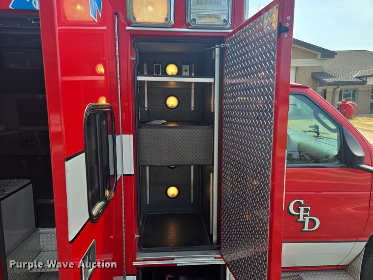 image for item EF1855 2006 Ford E450  ambulance