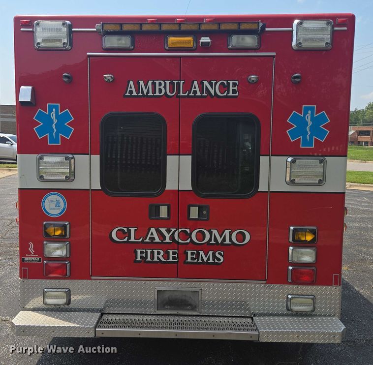 image for item EF1855 2006 Ford E450  ambulance
