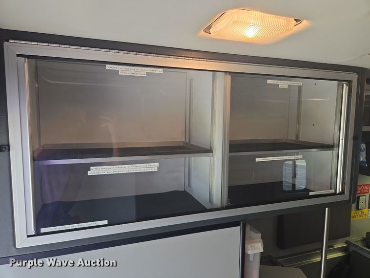 image for item EF1855 2006 Ford E450  ambulance