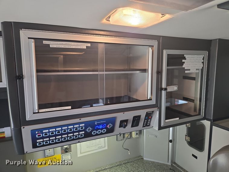 image for item EF1855 2006 Ford E450  ambulance