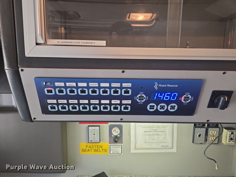 image for item EF1855 2006 Ford E450  ambulance