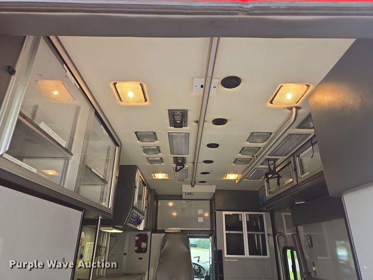 image for item EF1855 2006 Ford E450  ambulance