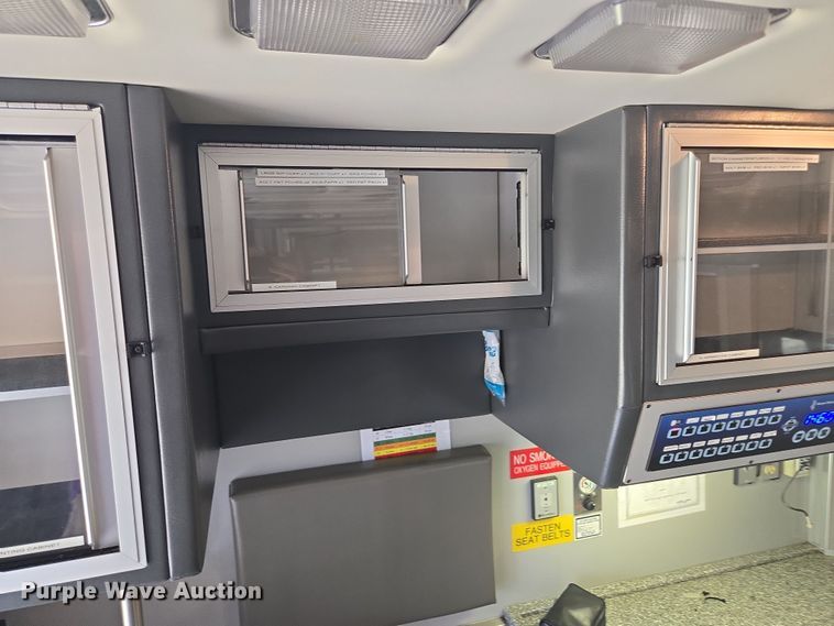 image for item EF1855 2006 Ford E450  ambulance