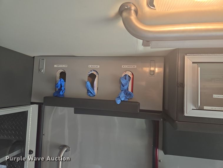 image for item EF1855 2006 Ford E450  ambulance