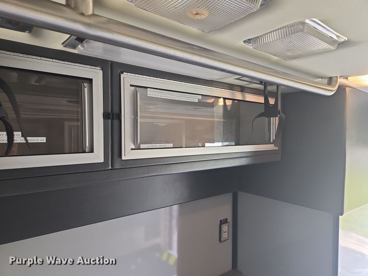 image for item EF1855 2006 Ford E450  ambulance