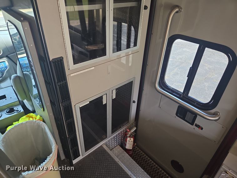 image for item EF1855 2006 Ford E450  ambulance