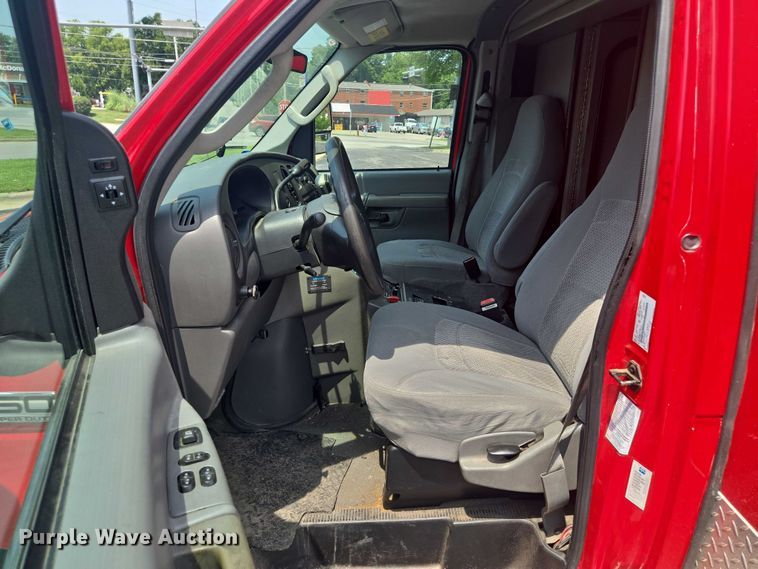 image for item EF1855 2006 Ford E450  ambulance