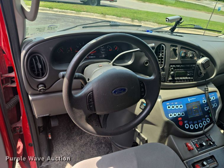 image for item EF1855 2006 Ford E450  ambulance