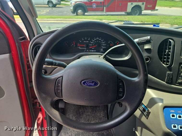 image for item EF1855 2006 Ford E450  ambulance